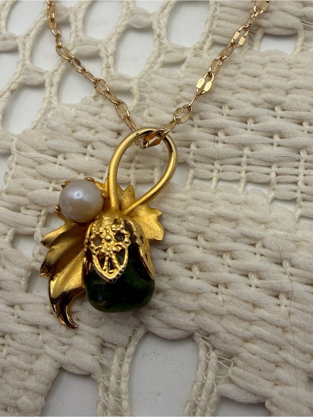 Gold Leaf Filigree Cap Green Stone Pearl Pendant Bracelet